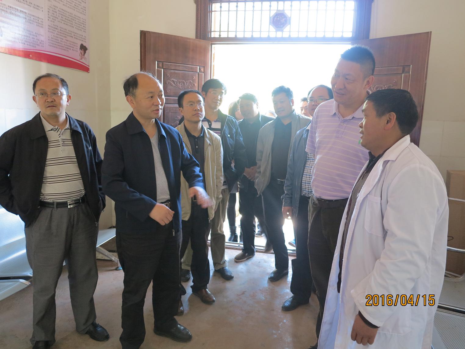 云南省疾控中心陆林主任和彝良县委戴荣副书记到底武村调研指导扶贫