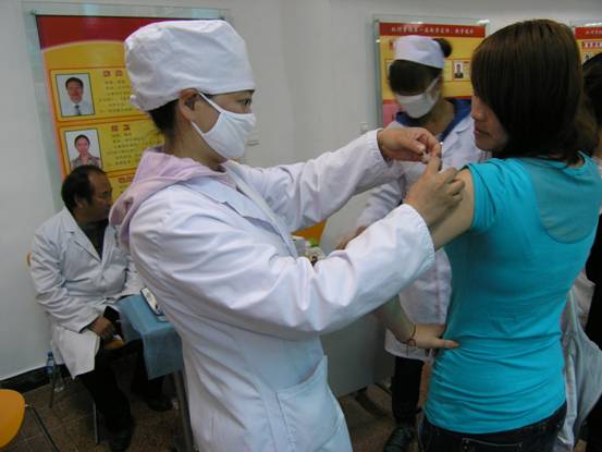 蒙自市疾控中心开展高等院校在校学生乙肝疫苗查漏补种工作