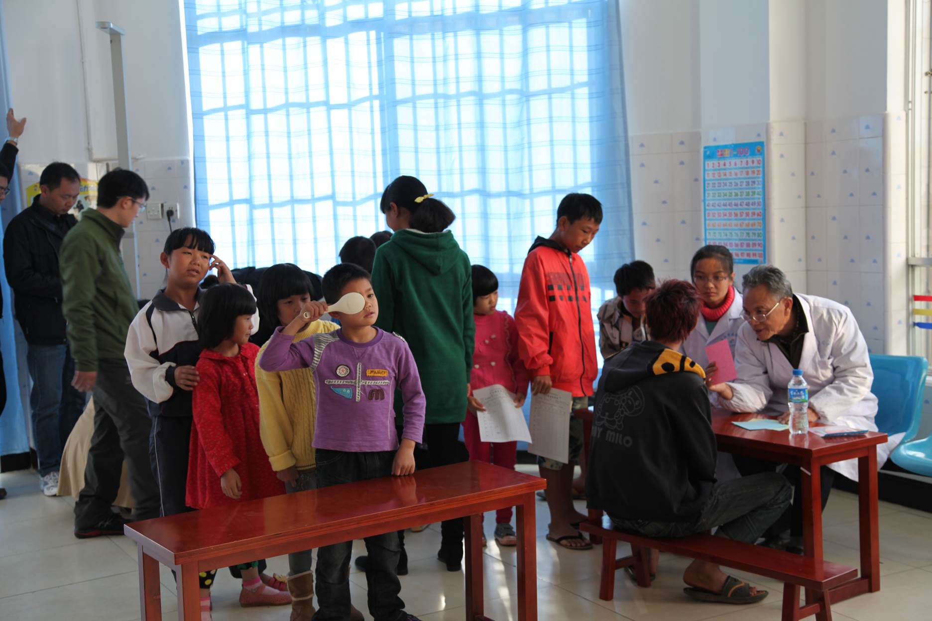 普洱市疾控中心团支部到思茅区儿童福利院开展献爱心志愿者行动