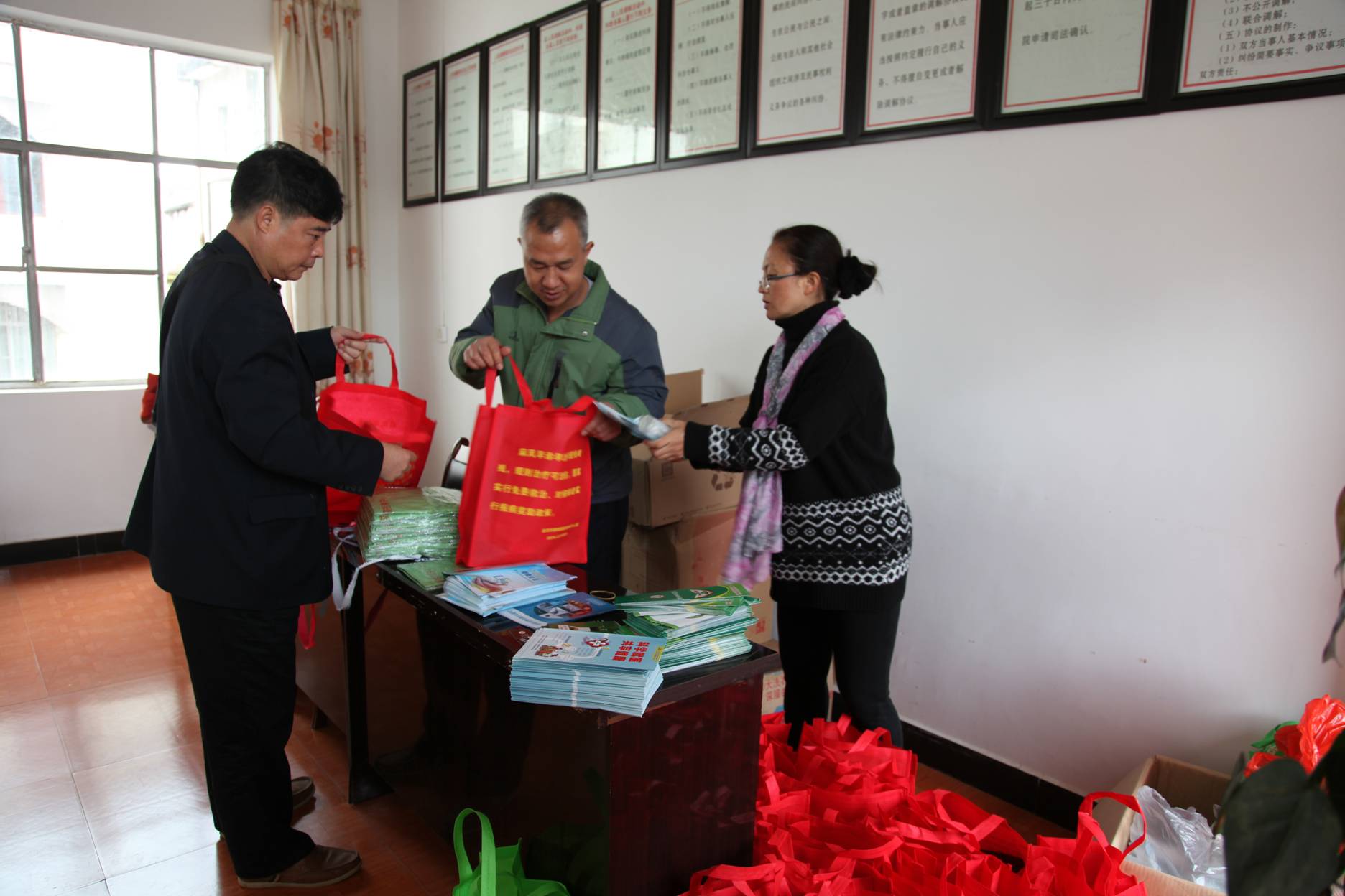 预防控制中心于2016年1月27日邀请了云南省健康教育所专家李大亮到思