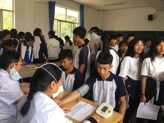 景谷疾控中心进校园开展学生预防性健康体检