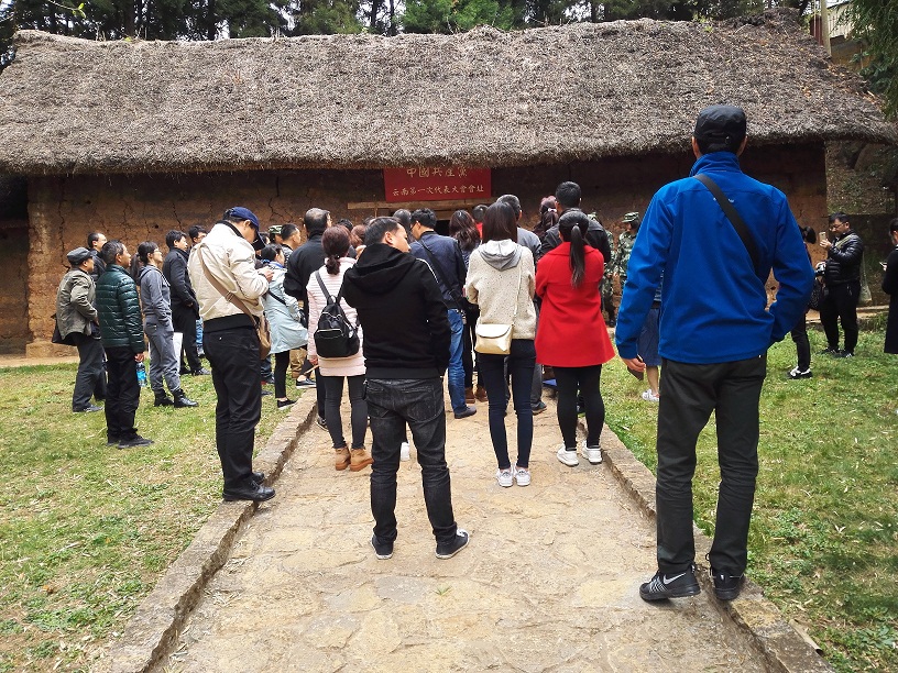 文山州疾控中心党总支到蒙自查尼皮重温入党誓词 接受红色文化教育