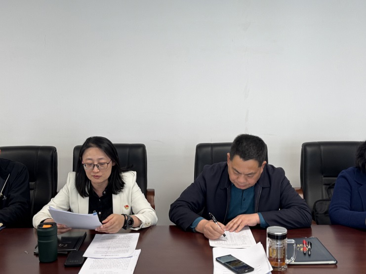 云南省疾病预防控制中心开展2025年党委理论学习中心组第二次集中学习