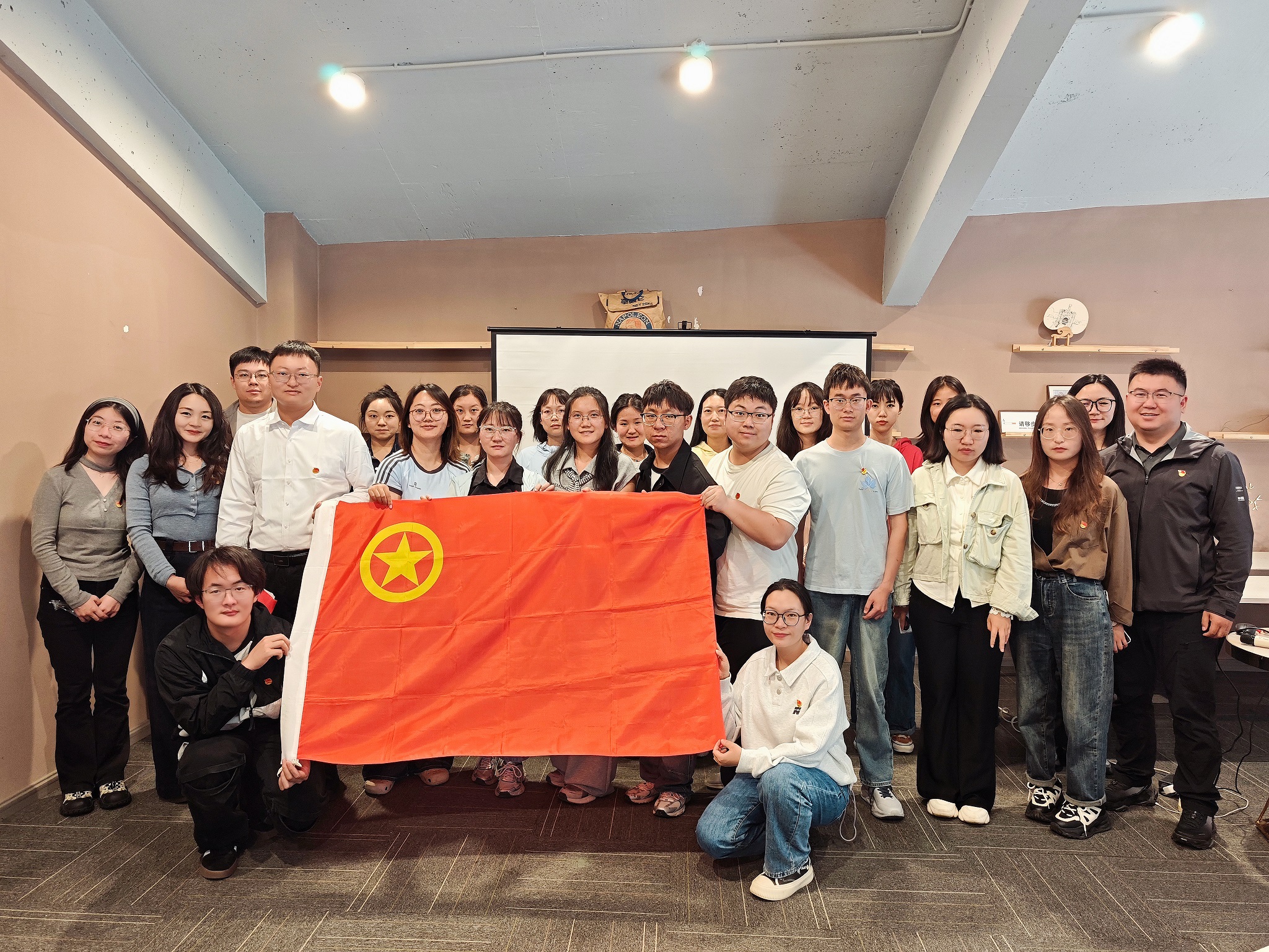赓续五四精神 青春挺膺担当—— 云南省疾病预防控制中心与云南省地方病防治所 联合开展青年理论学习小组活动