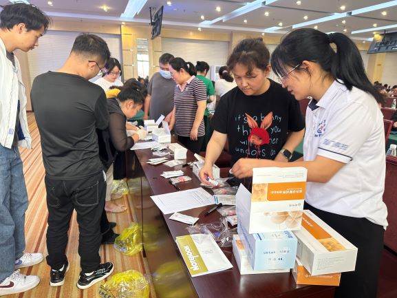 2025年瑞丽市艾滋病、性病、丙肝、麻风病综合防治工作暨云南省边境地区艾滋病防治项目启动培训班在新凯通酒店成功举办