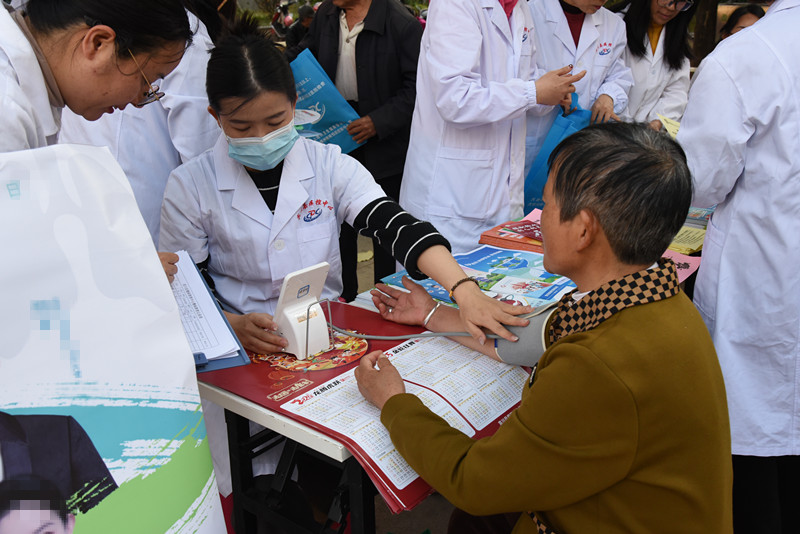 宾川县疾病预防控制中心开展“世界水日”宣传咨询活动