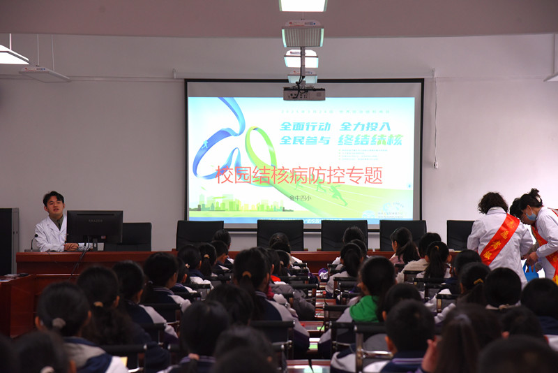 支部聚力“学雷锋”，志愿连心为群众