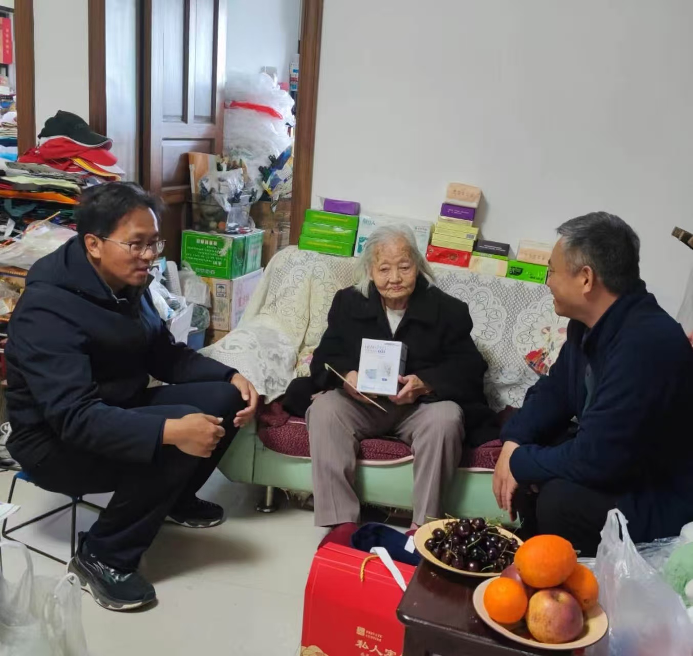 情暖新春 心系桑榆——临沧市疾控中心党总支部开展2026年春节走访慰问活动