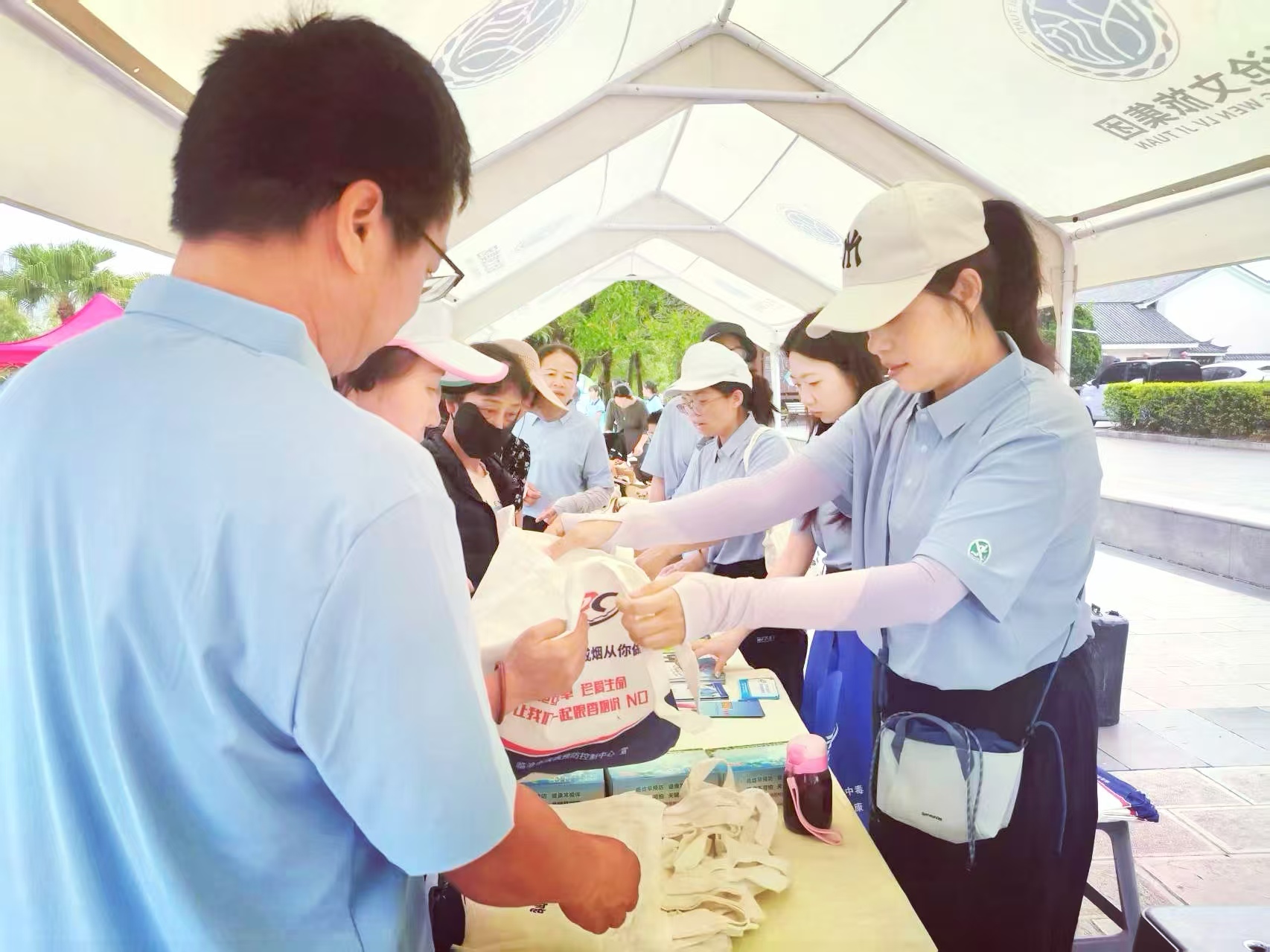 参与控烟行动共创健康临沧 ——临沧市疾控中心“5.31世界无烟日”系列活动纪实
