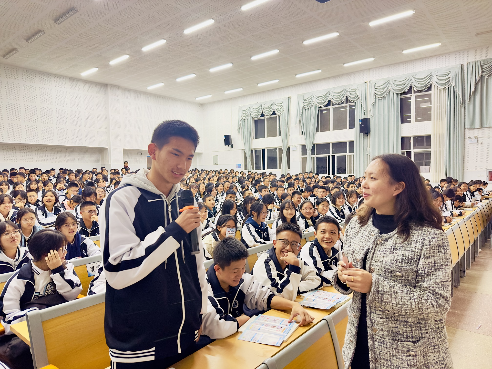 墨江县开展“世界艾滋病日”进学校主题宣讲活动