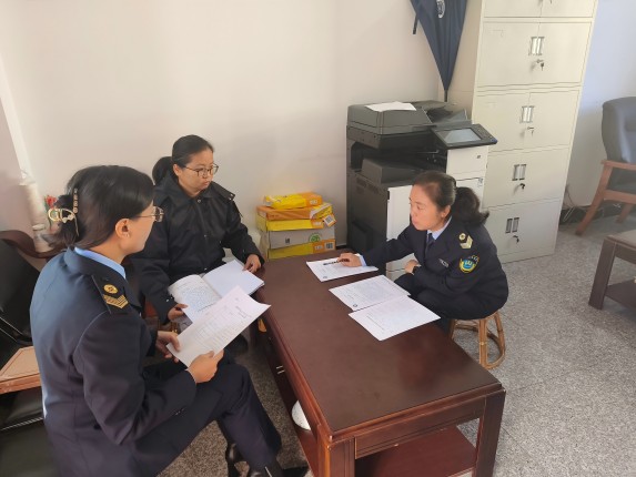 西盟县疾病预防控制中心（卫生监督所）开展2024年案卷评查工作