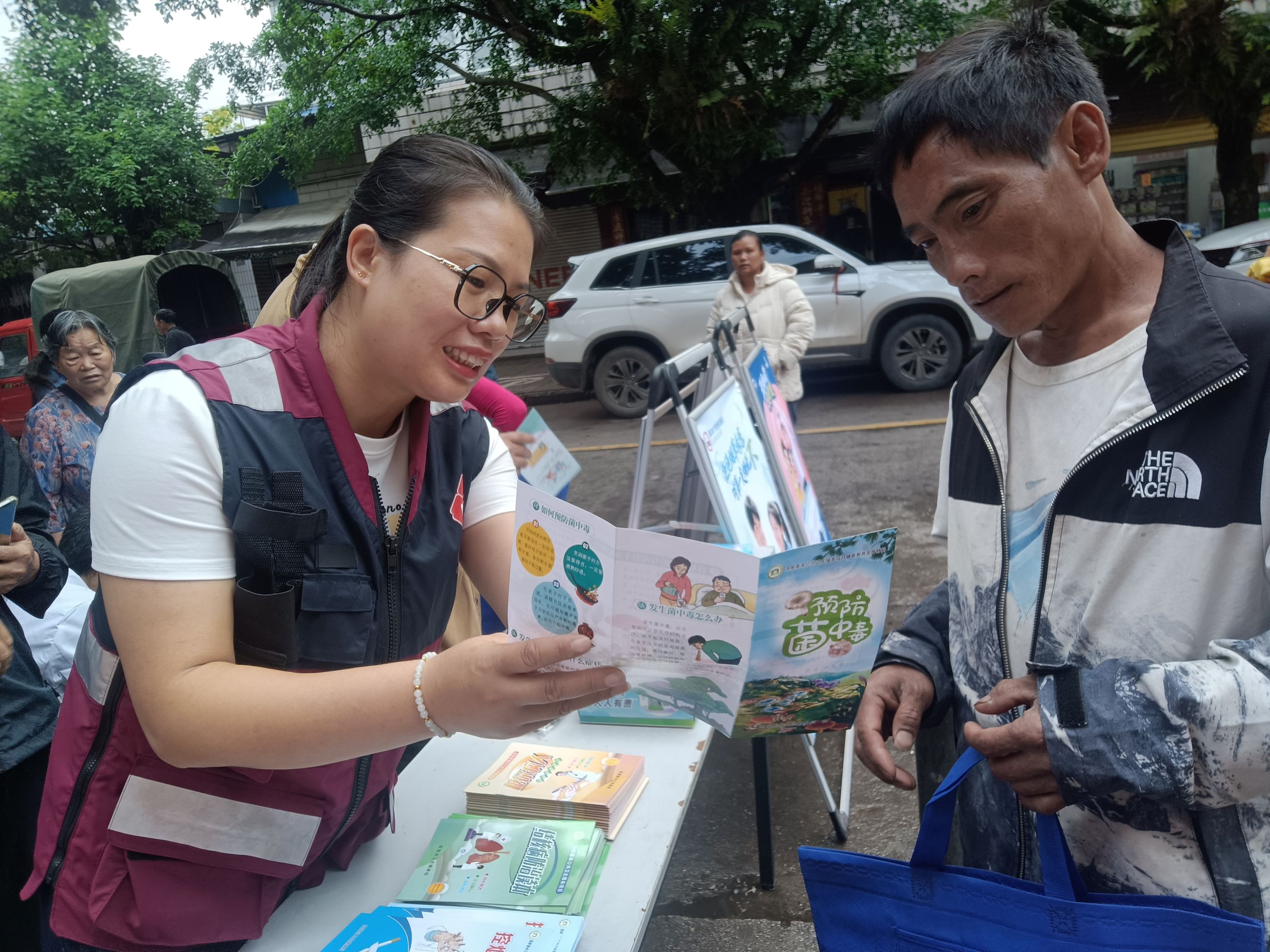 飘香味道美，吃菌须谨慎—西盟县疾病预防控制中心开展野生菌防控主题宣传活动