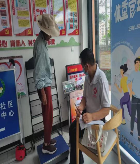 健康知识进 社区，为居民撑起健康“保护伞”