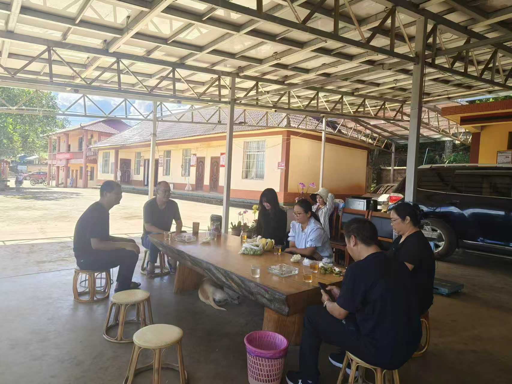 节前慰问送温暖 浓情关怀暖人心—西盟县疾控中心国庆、中秋节前看望慰问单位驻村、守边工作人员