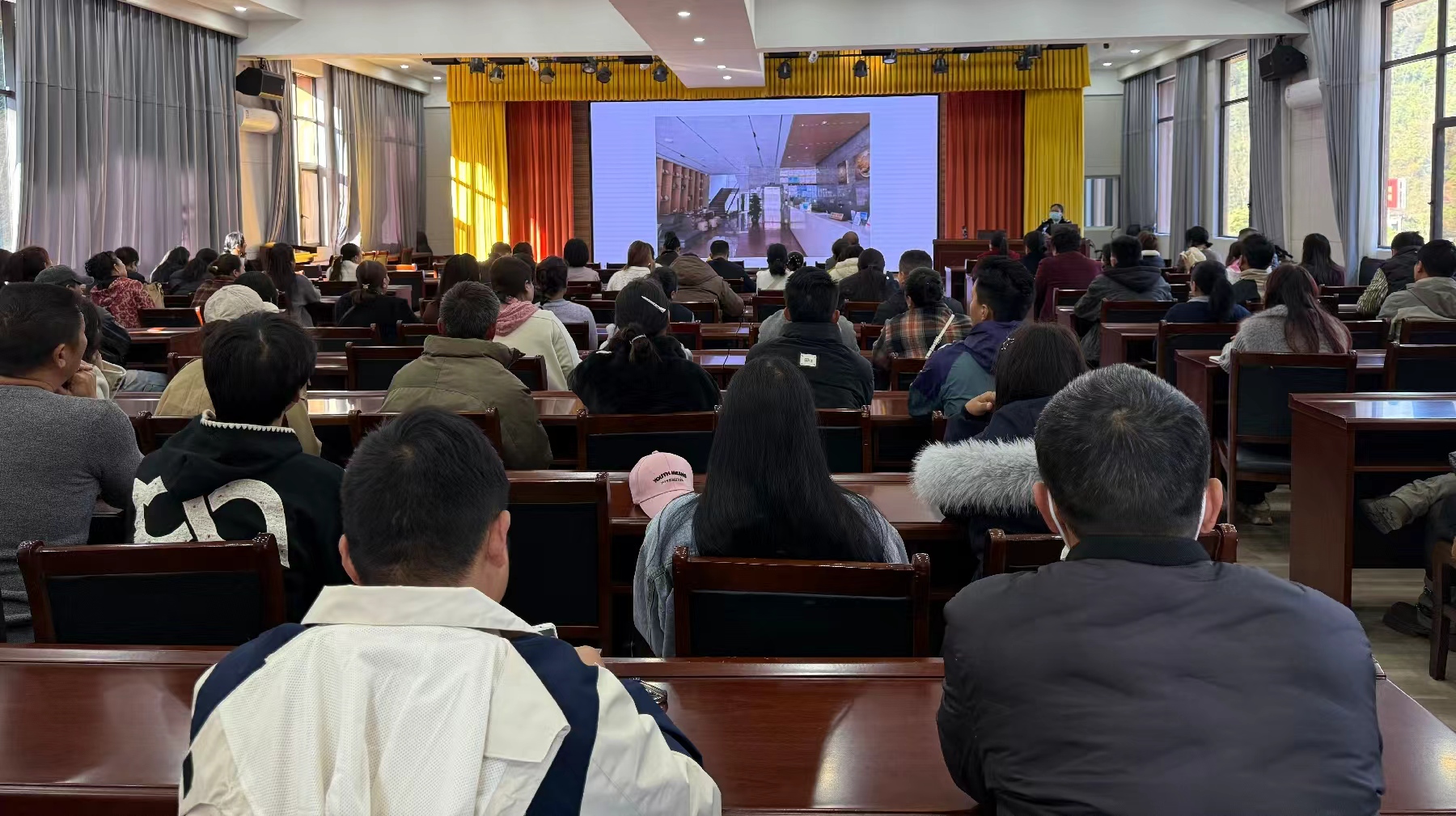 西盟县抓实公共场所卫生培训 织密群众健康防护网