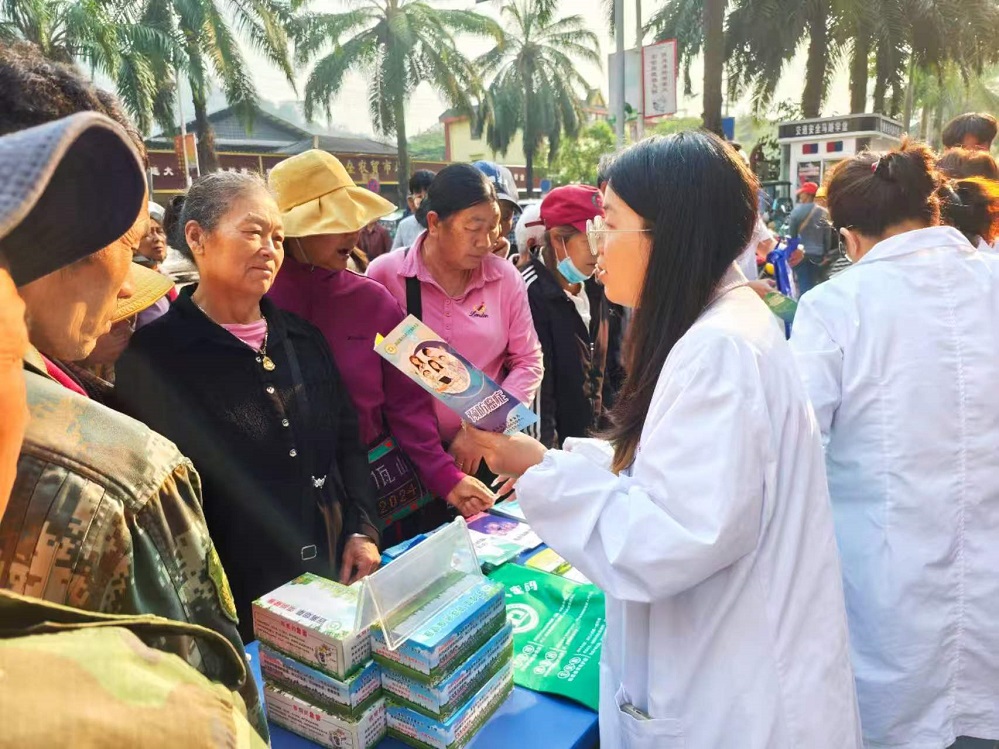 孟连县开展“预防接种+肿瘤防治” 联合宣传活动