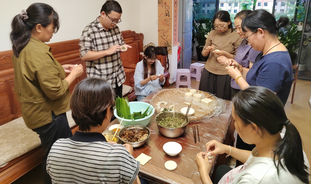 红心践诺 团结奋进 粽香润初心——西盟县疾控中心党支部开展6月主题党日、党员大会暨专题党课