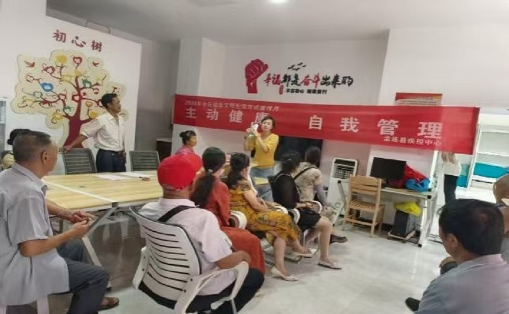孟连县疾控中心“三进一传播”开展全民健康文明生活方式宣传月活动