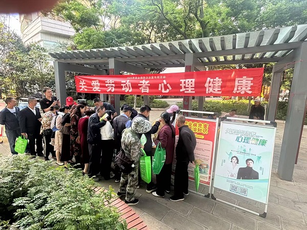 曲靖市开展《职业病防治法》宣传周活动-让职业健康理念深入人心