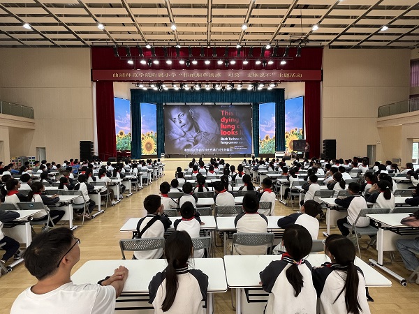 健康知识进校园----曲靖市疾控中心到曲靖师范学院附属小学开展烟草危害知识宣讲