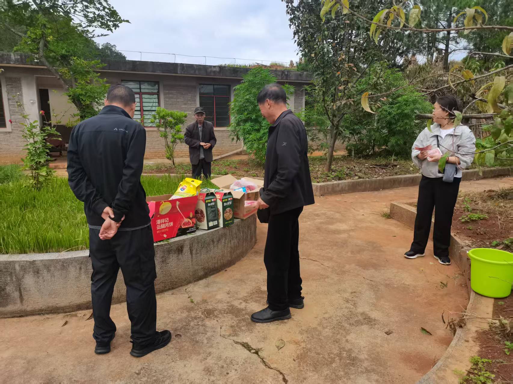 沾益区疾控中心开展麻风病人慰问活动