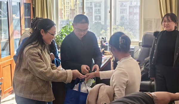 曲靖市开展2026年“世界防治麻风病日”宣传慰问系列活动