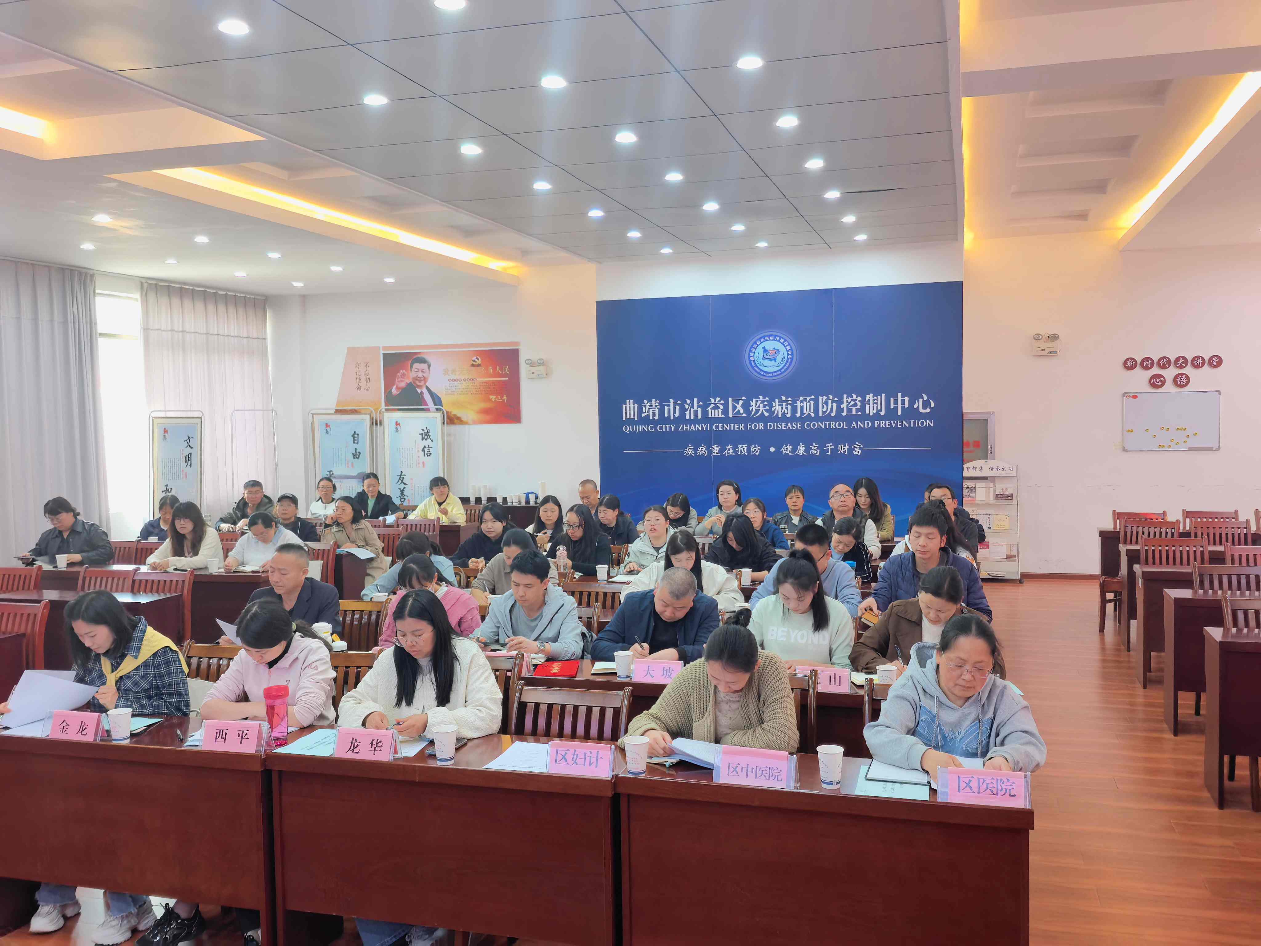 凝心聚力守防线 实干笃行护安康