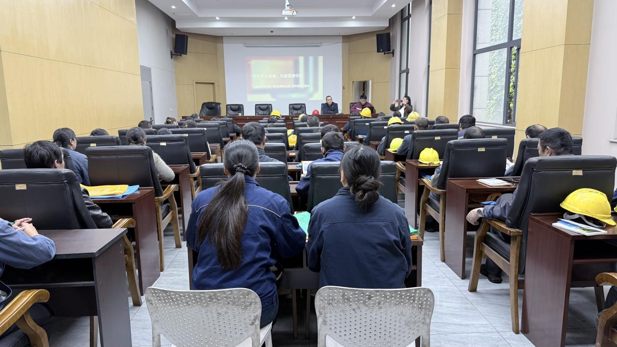 职防宣传进企业     健康护航助发展