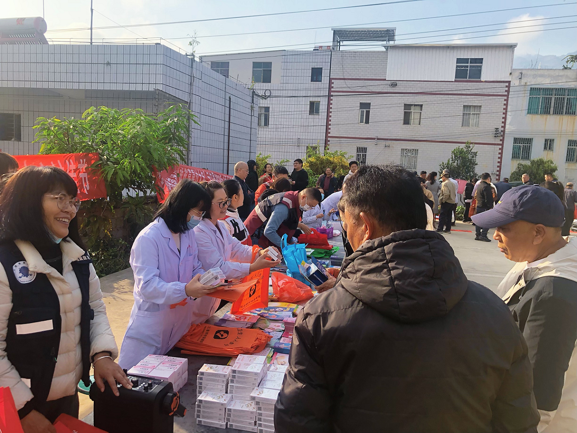 疾控下乡送健康 服务为民强防线——元江县疾控中心积极参与“三下乡”义诊宣传活动