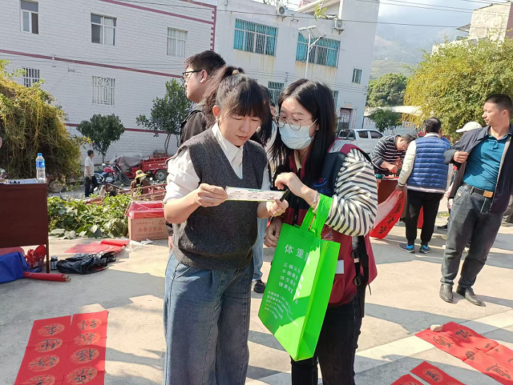 疾控下乡送健康  服务为民强防线——元江县疾控中心积极参与“三下乡”义诊宣传活动