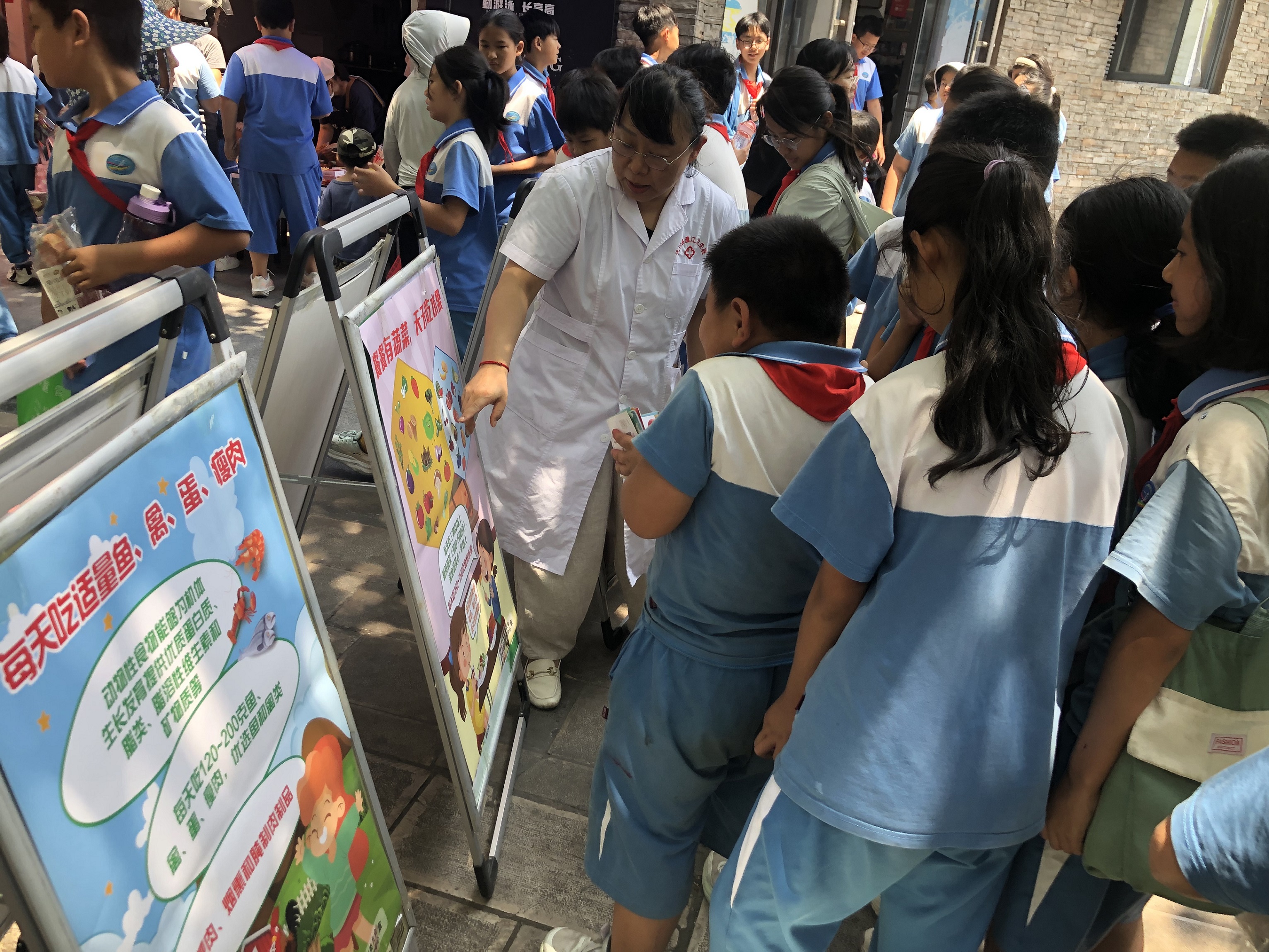 营养先行进校园 科学膳食助少年——元江县开展全民营养周暨5・20中国学生营养日主题宣传活动