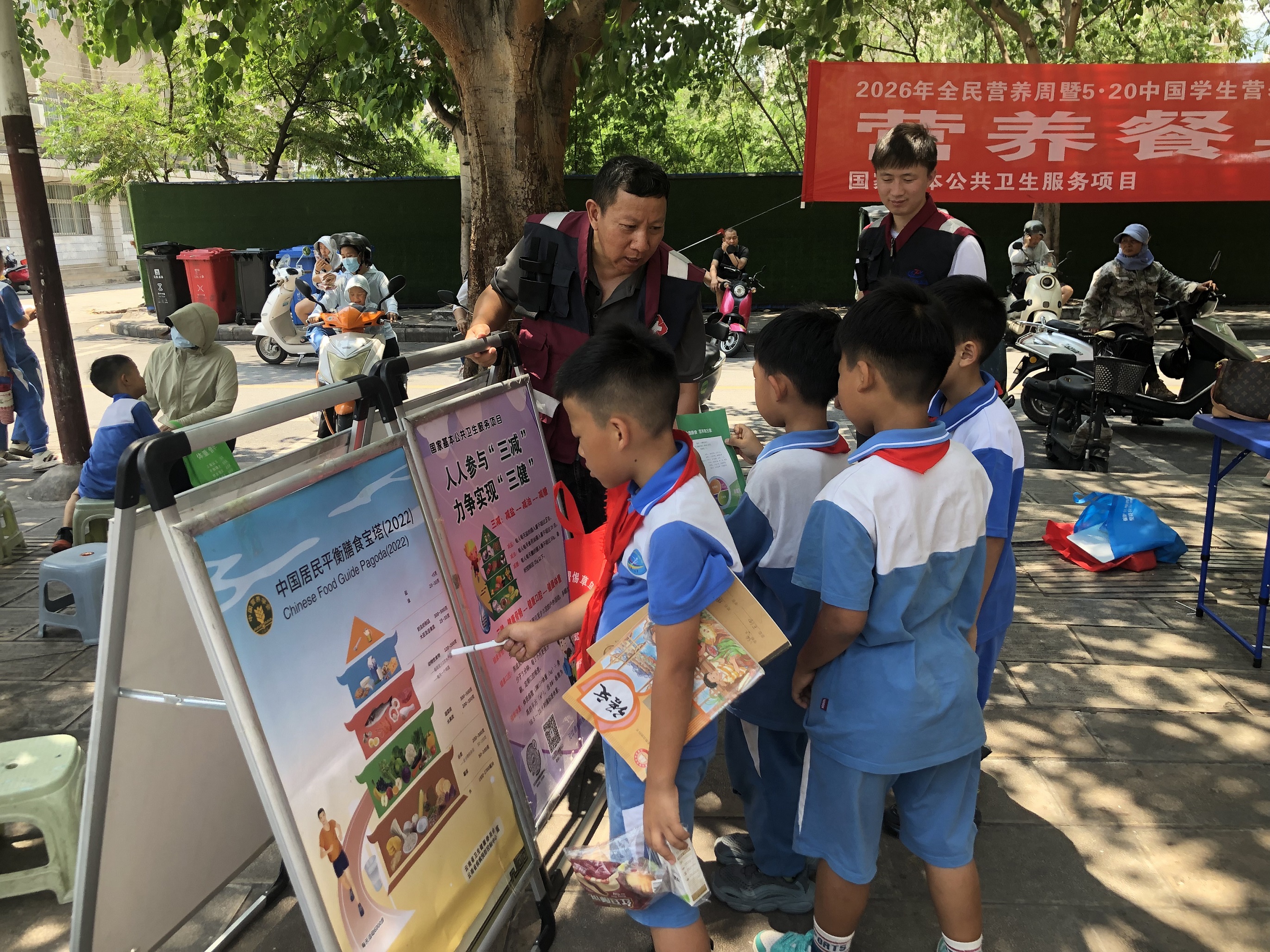 营养先行进校园 科学膳食助少年——元江县开展全民营养周暨5・20中国学生营养日主题宣传活动