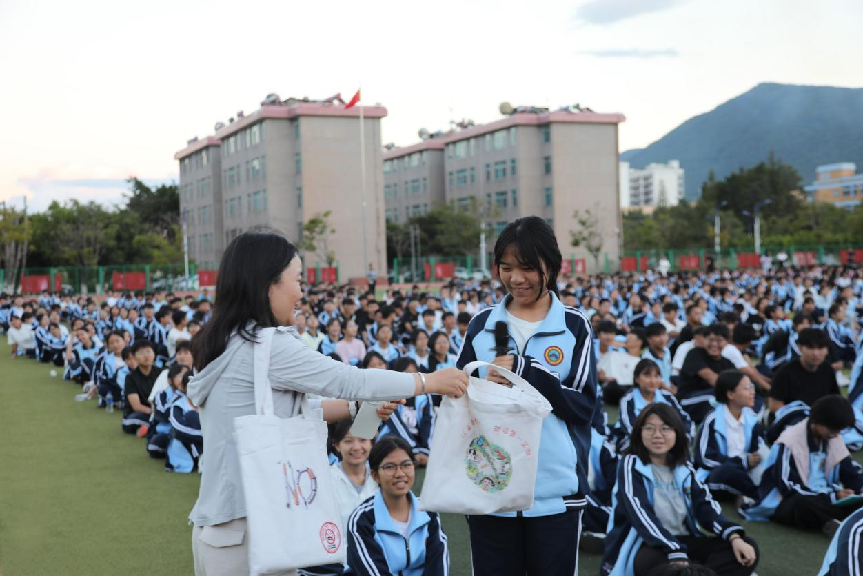 新平县疾病预防控制中心开展万场健康知识讲座进学校系列活动