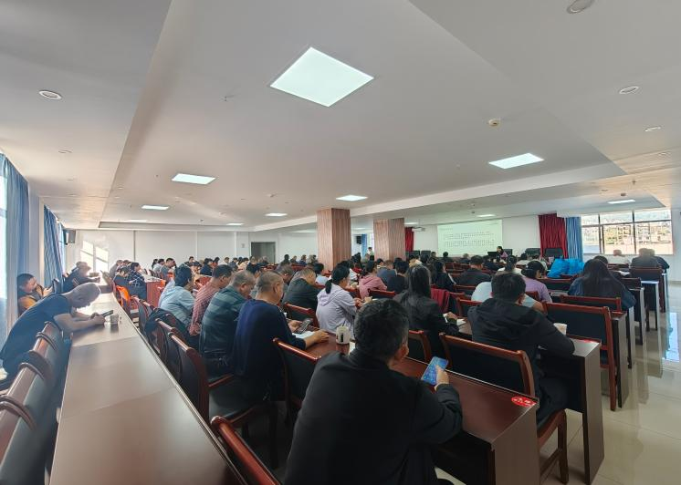 紧握健康金钥匙 守护干部精气神——新平县疾病预防控制中心开展万场健康知识讲座进机关活动