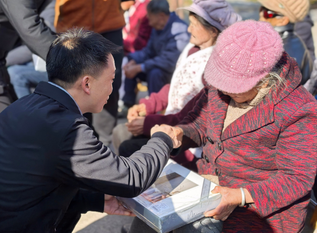 云南省级慰问团走访慰问麻风康复者