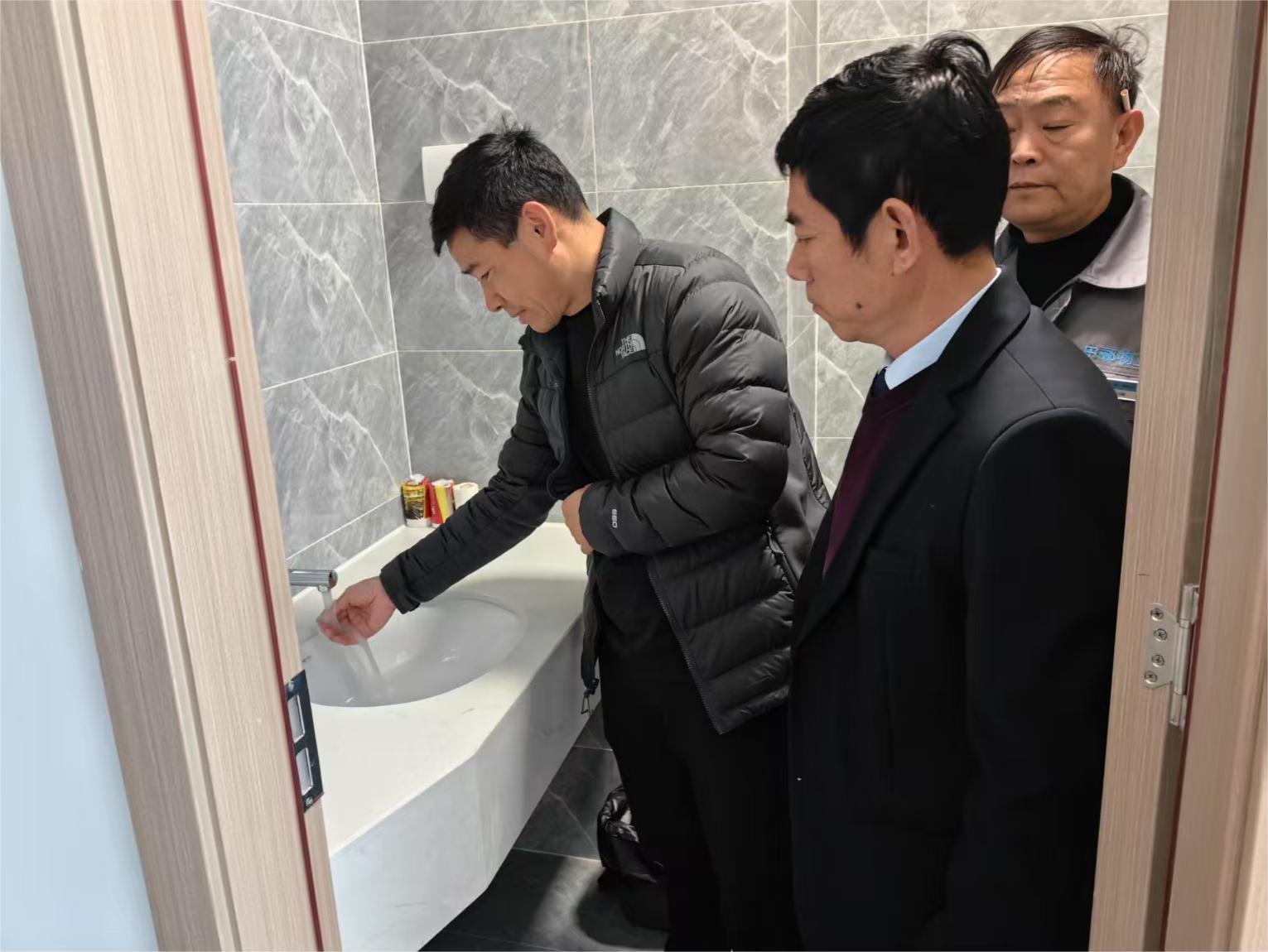 组织开展交流中心太阳能热水器系统使用培训