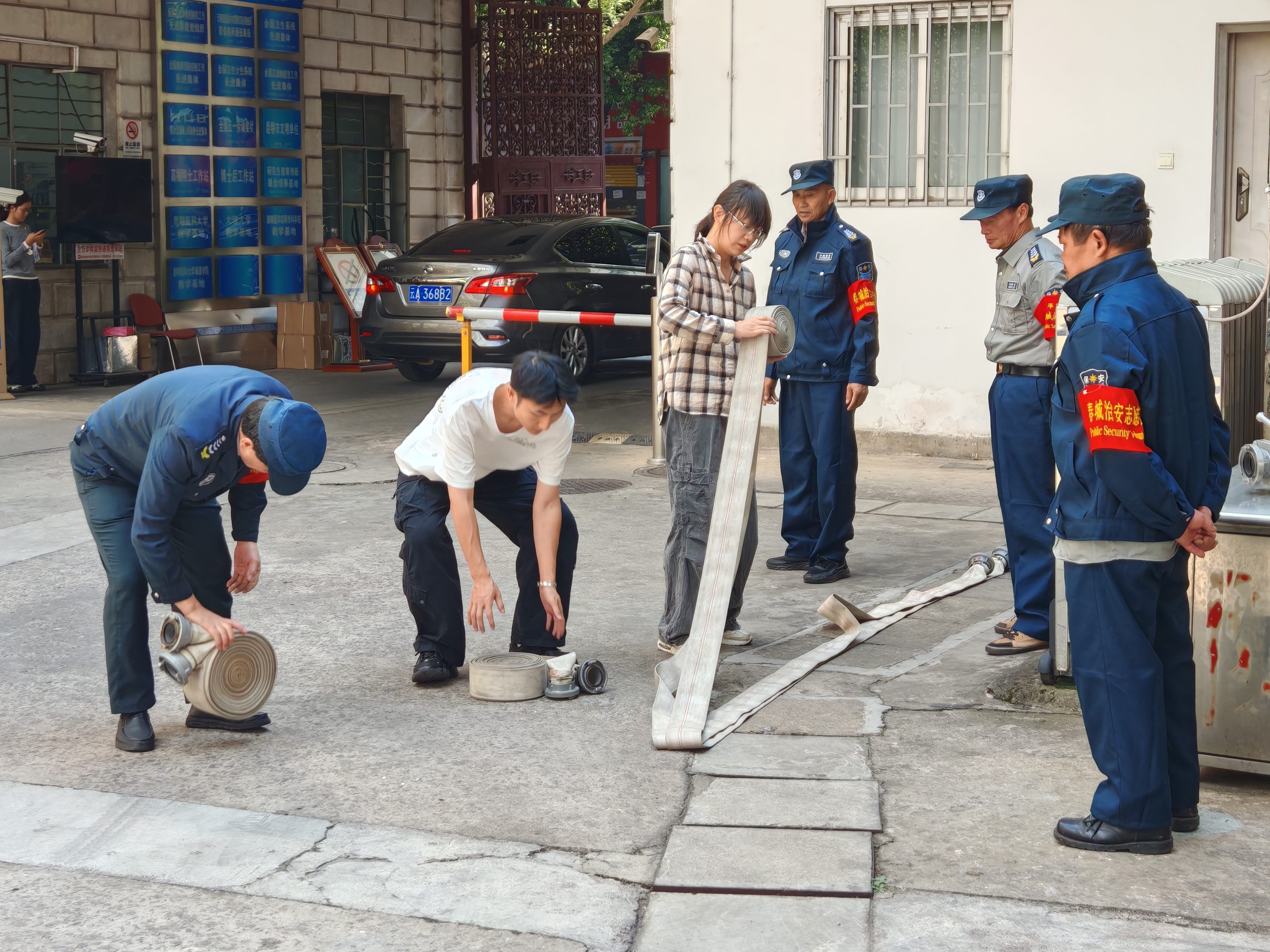 云南省疾控中心(省预科院)组织开展“微型消防站”消防比武赛前培训演练
